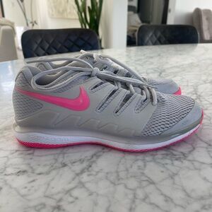 Women’s Nike Sneakers SZ 8